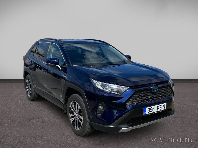 Toyota RAV4 Hybrid, tummansininen, etuviisto oikealta